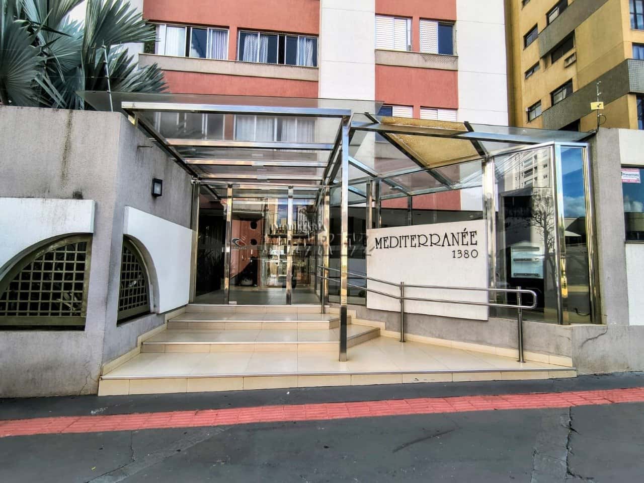 Apartamento à venda no centro de Londrina - Edifício Mediterranée — foto principal