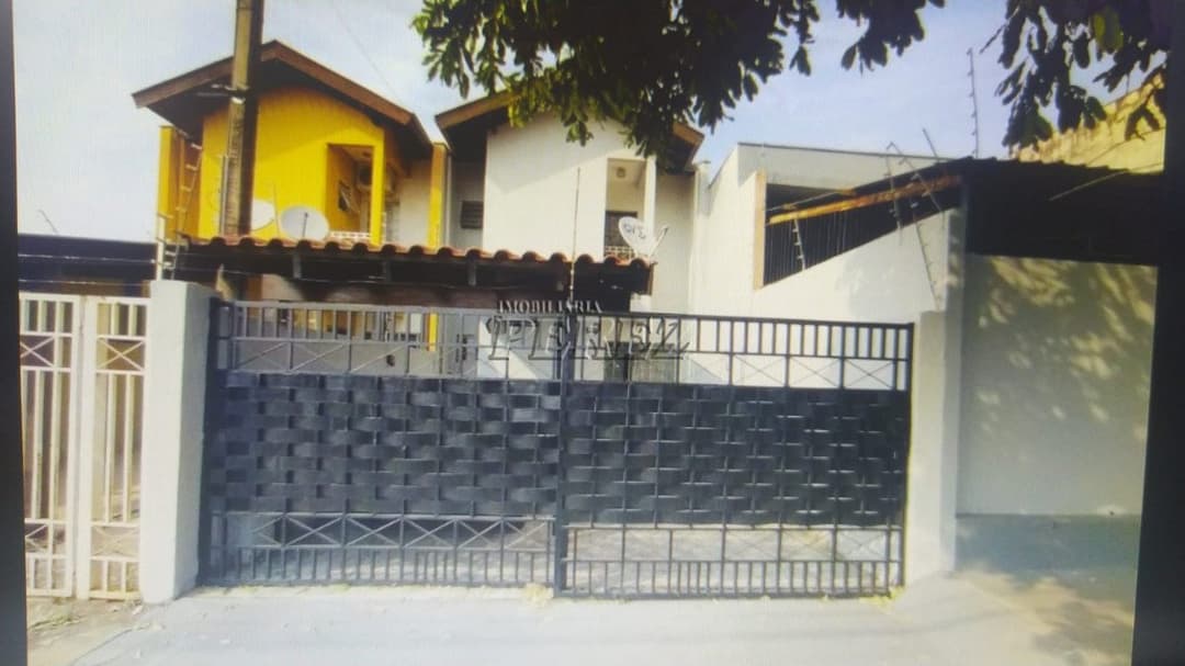 Sobrado à Venda na Avenida Celso Garcia Cid, Zona Leste de Londrina - Foto 0