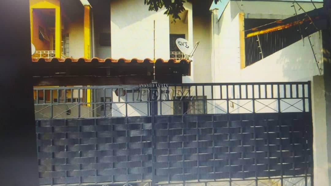 Sobrado à Venda na  Avenida Celso Garcia Cid,  Zona Leste de Londrina - Foto 1