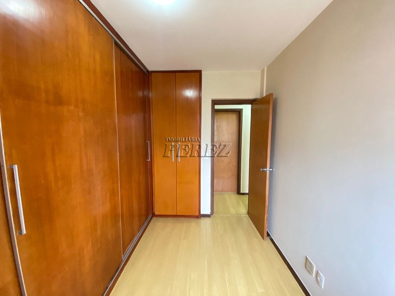 Apartamento à venda no Villagio Di Monaco na região leste de Londrina