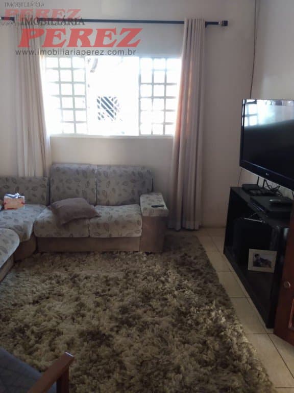 Casa à venda no Jardim Marissol, região leste de Londrina.
