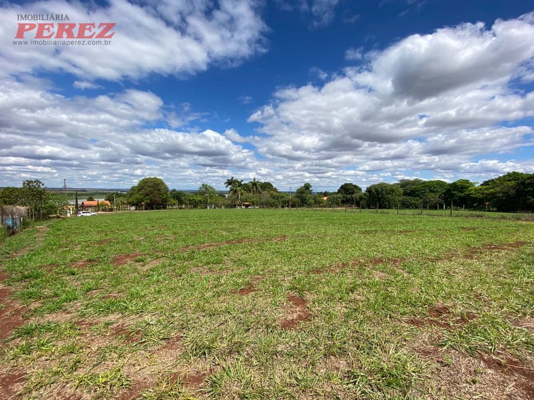 A Imobiliária Perez oferece a você essa excelente oportunidade de investimento em chácara: - Foto 1