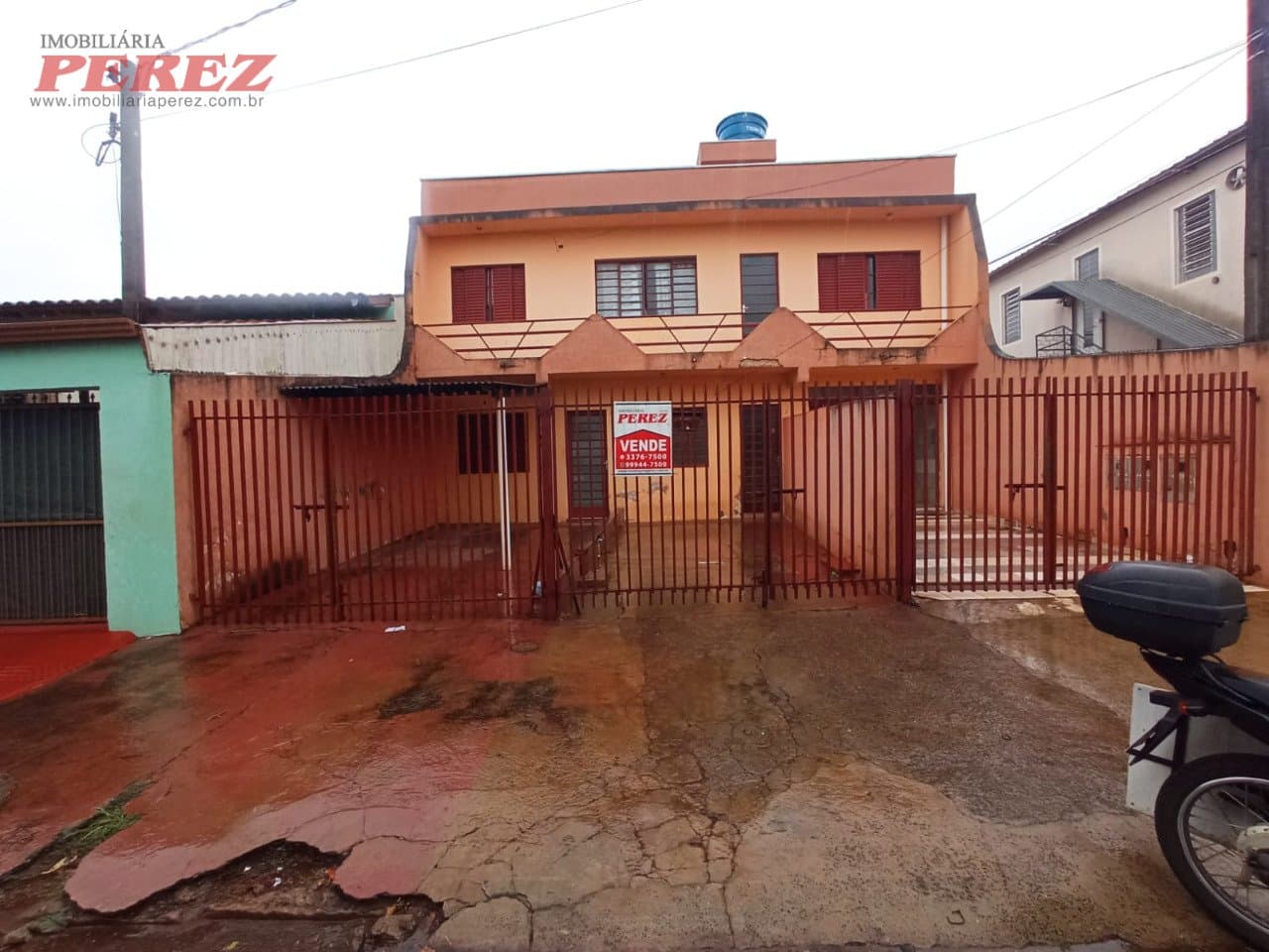 Sobrado à venda no Jardim Tókio na região oeste de Londrina.