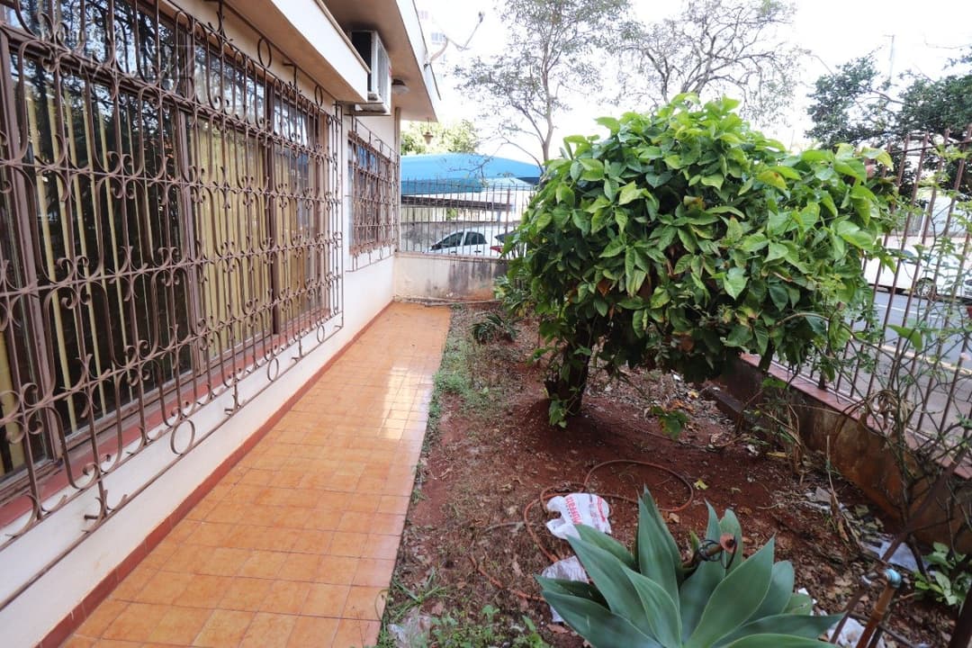 Casa Comercial à Venda - Região Central de Londrina na rua Mato Grosso - Foto 14