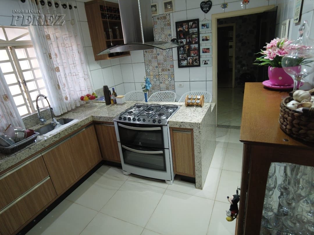 A Imobiliária Perez oferece a você uma ótima oportunidade de sobrado para venda em Londrina. - Foto 3