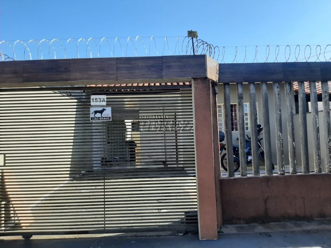Casa a venda na rua Inocência Antunes das Neves,  jardim Pacaembu - Foto 1