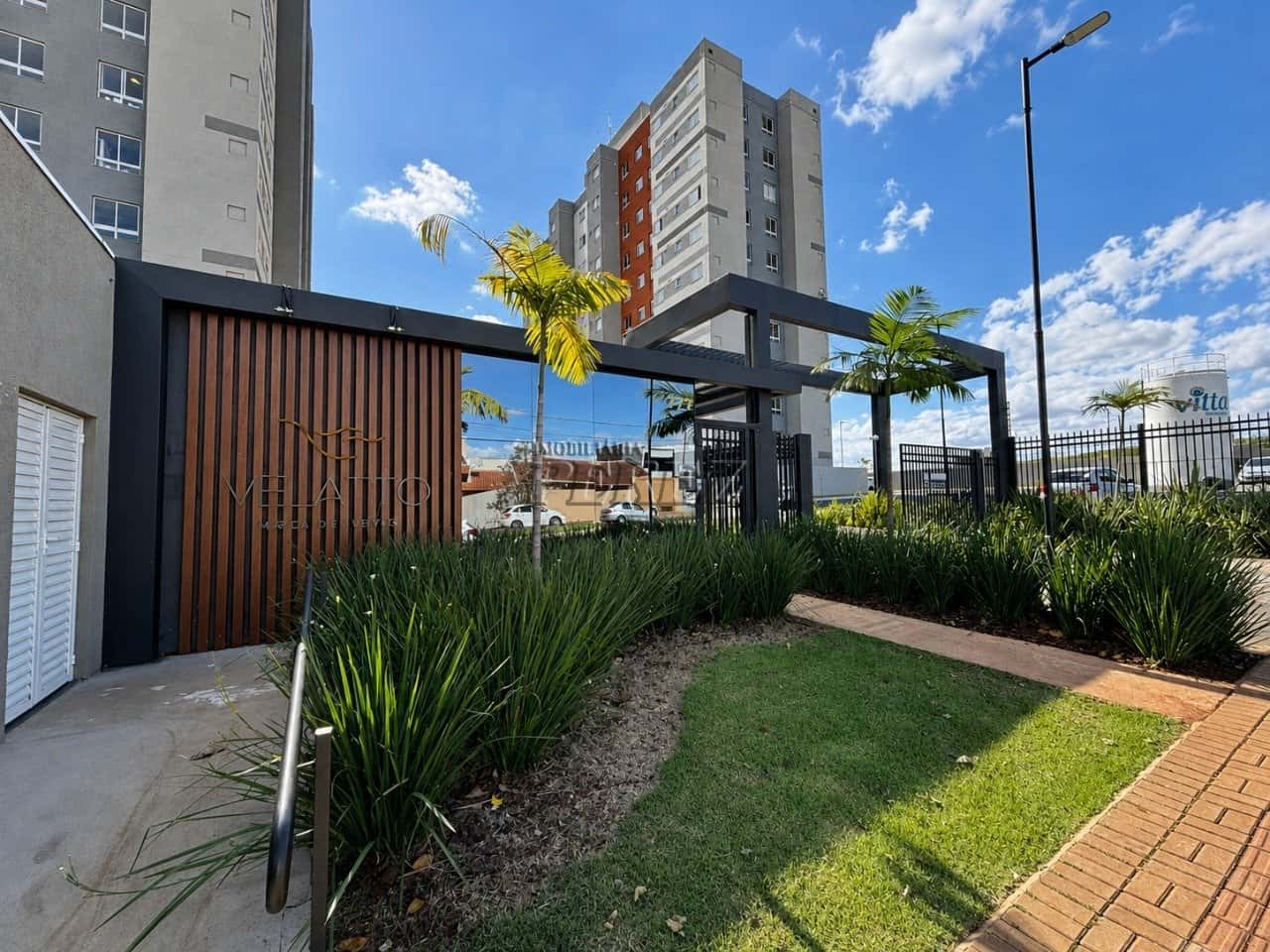 Apartamento à venda no Condomínio Morada dos Ventos na região leste de Londrina - San Fernando — foto principal