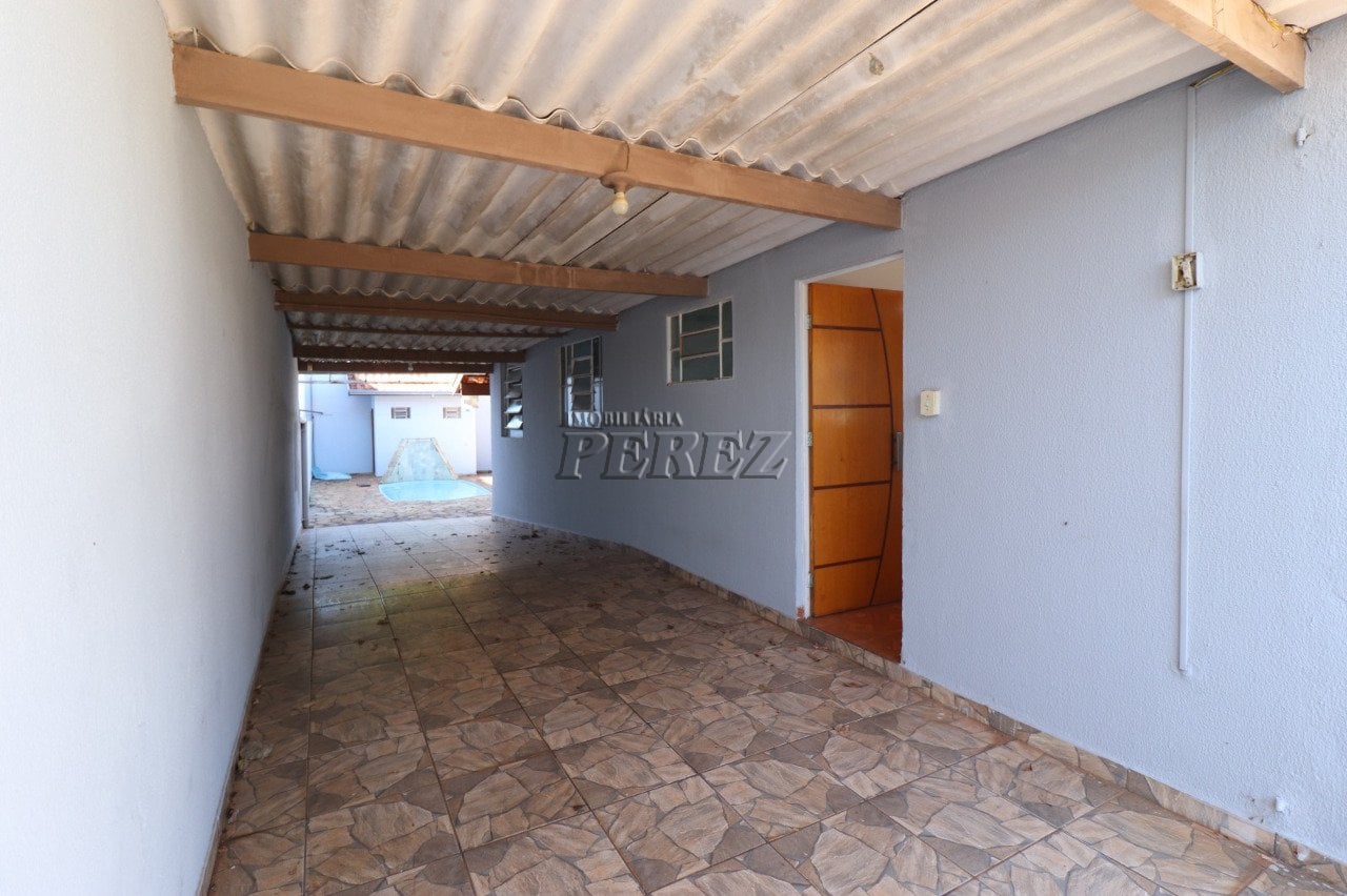 Casa à venda na região leste de Londrina - Califórnia