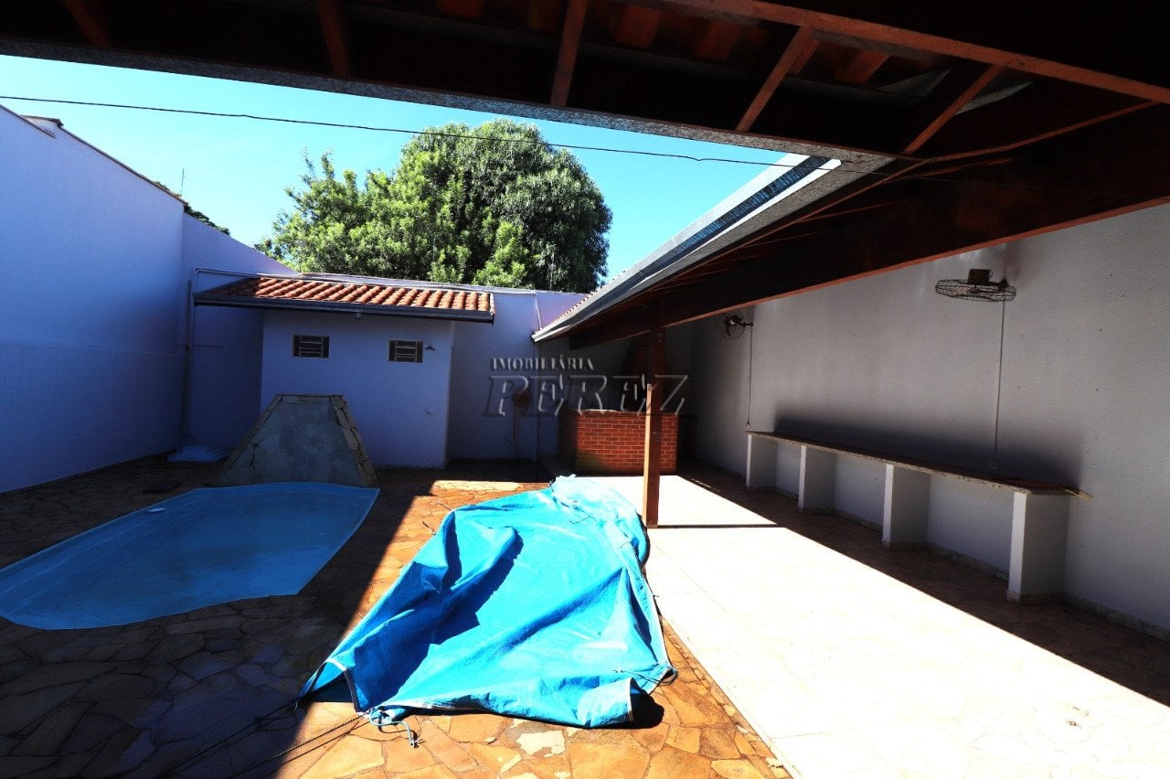 Casa à venda na região leste de Londrina - Califórnia
