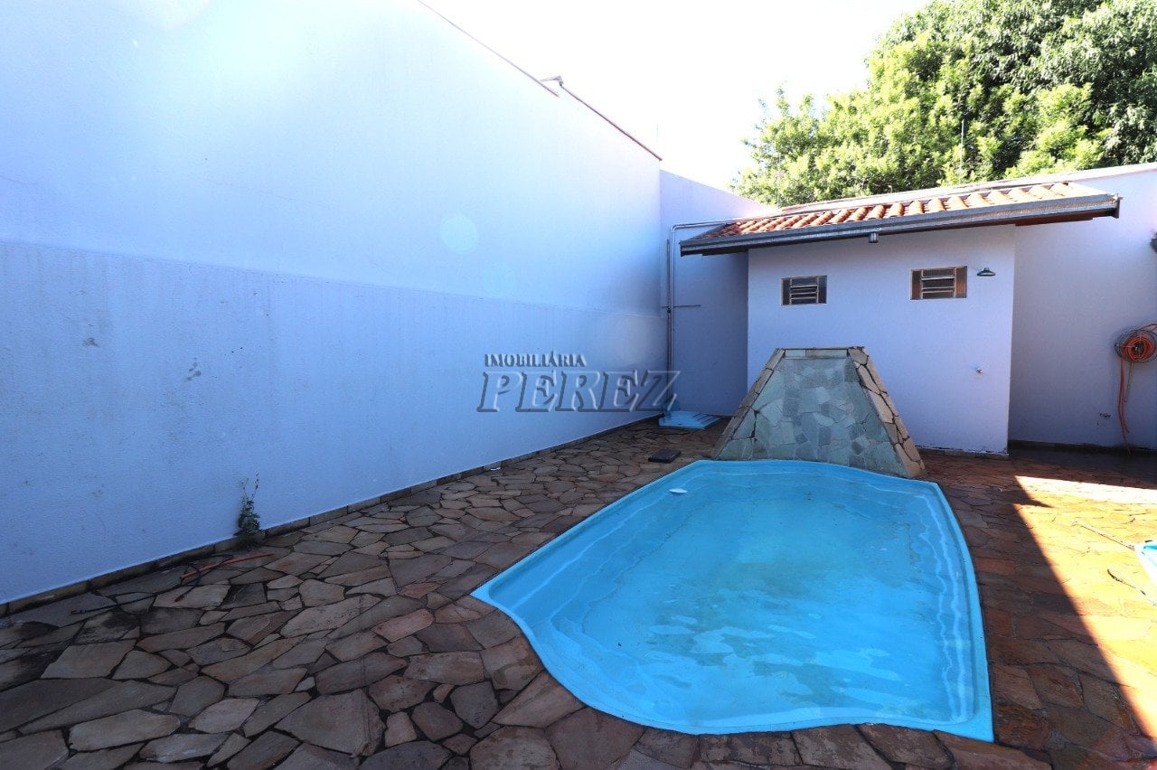Casa à venda na região leste de Londrina - Califórnia