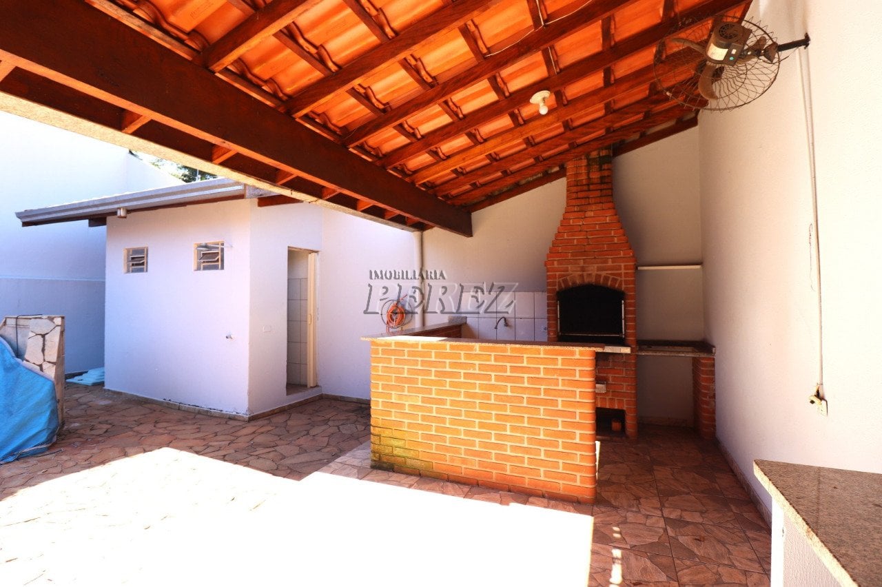 Casa à venda na região leste de Londrina - Califórnia