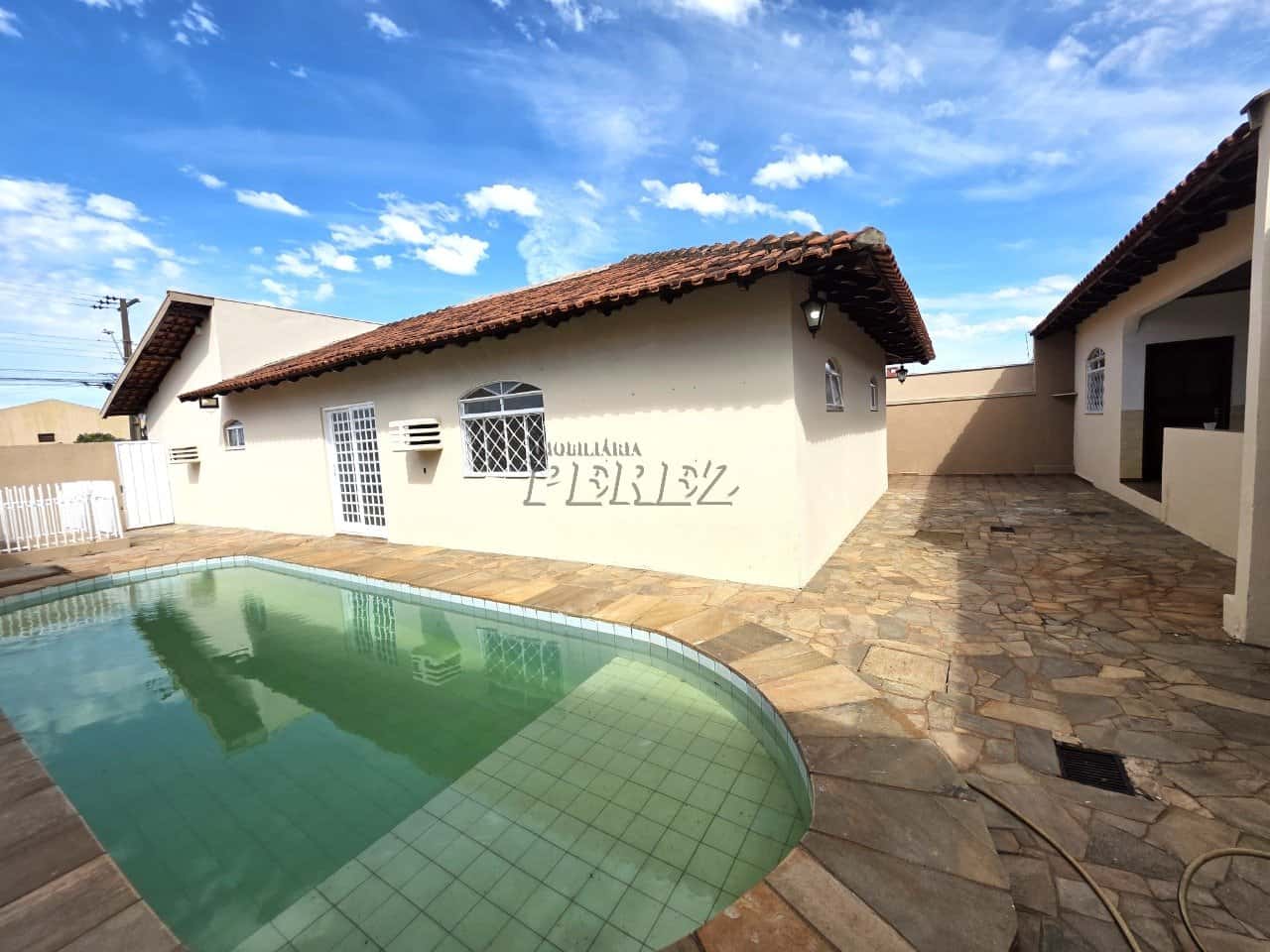 Casa à venda na região norte de Londrina - Santa Mônica — foto principal