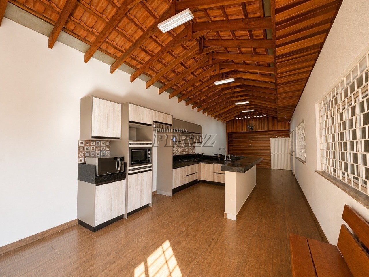 Casa à venda na região oeste de Londrina - Jadim Shangri-la A