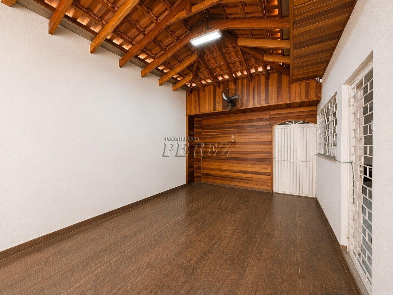 Casa à venda na região oeste de Londrina - Jadim Shangri-la A