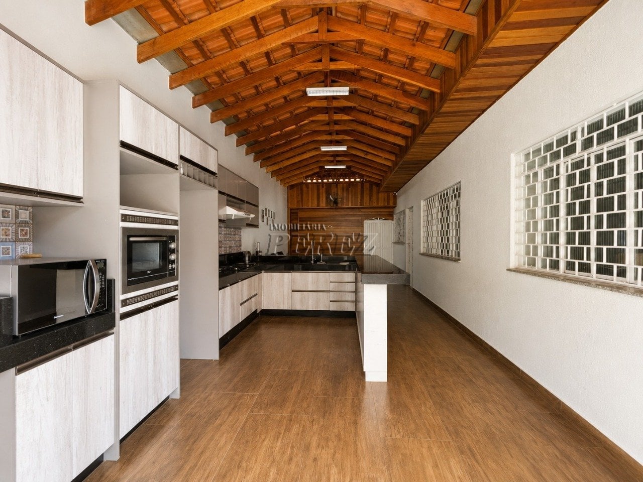 Casa à venda na região oeste de Londrina - Jadim Shangri-la A