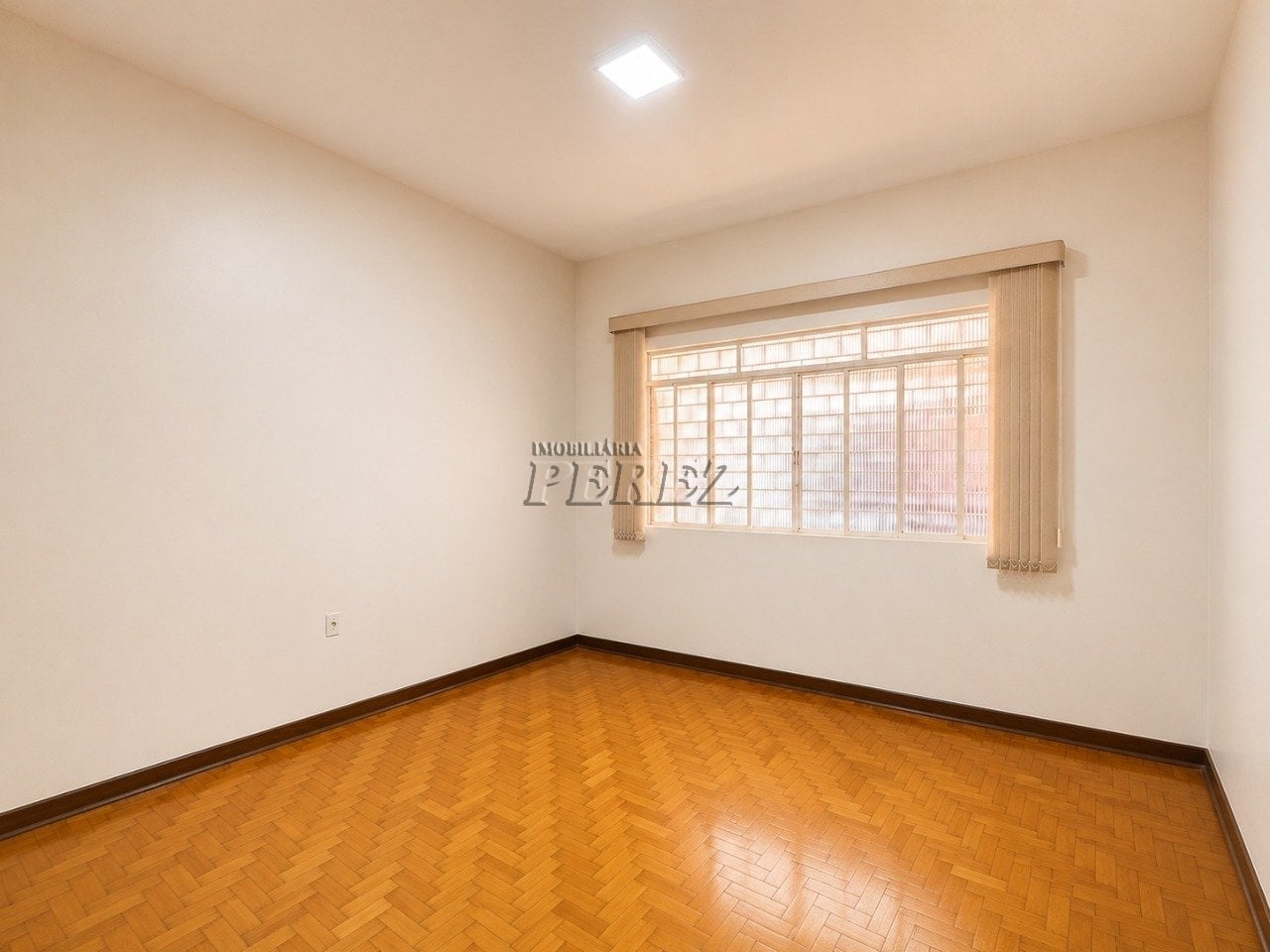 Casa à venda na região oeste de Londrina - Jadim Shangri-la A
