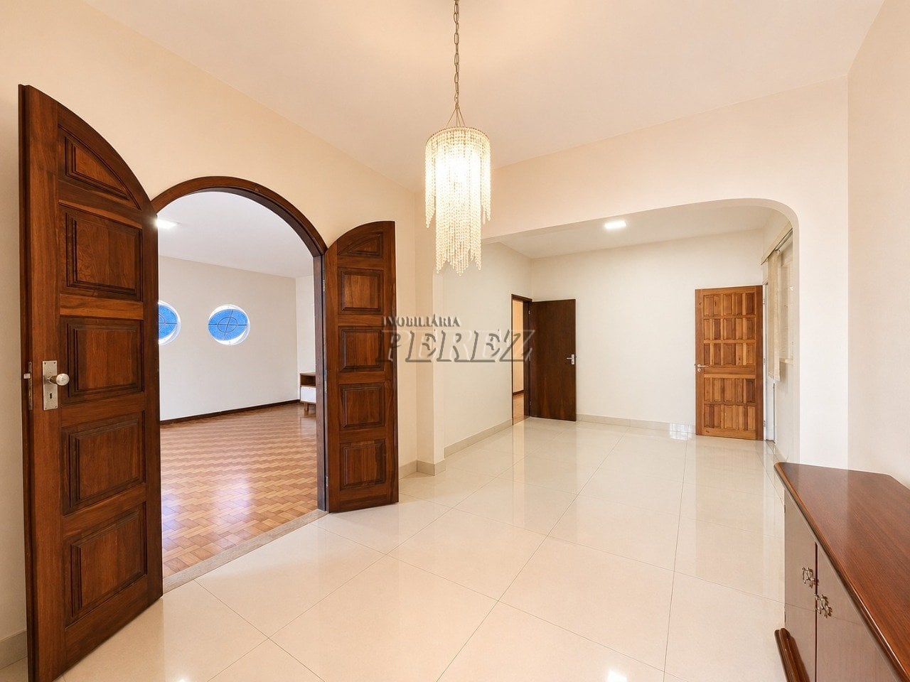 Casa à venda na região oeste de Londrina - Jadim Shangri-la A
