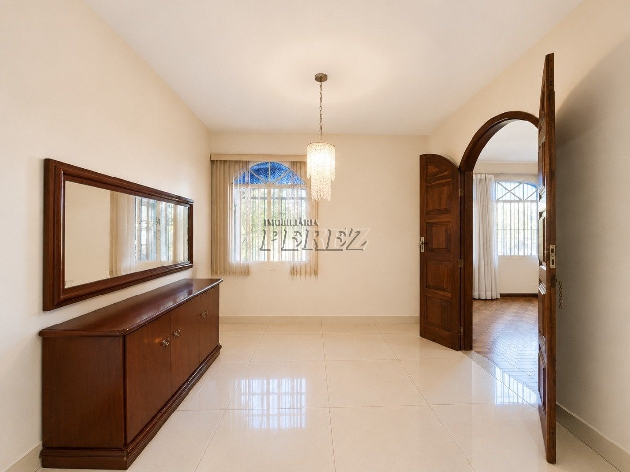 Casa à venda na região oeste de Londrina - Jadim Shangri-la A