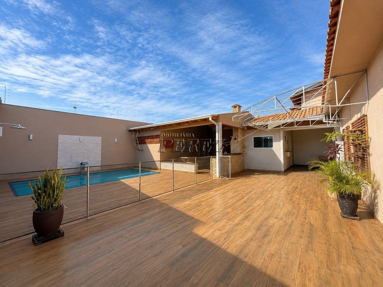 Casa à venda na região oeste de Londrina - Jadim Shangri-la A
