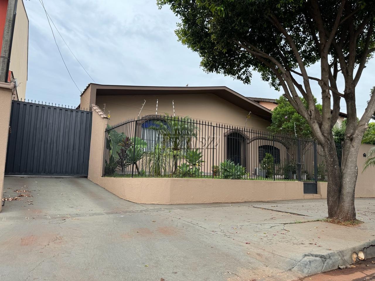 Casa a venda na região oeste de londrina, no jadim Shangri-la na rua Machado de Assis - Foto 0