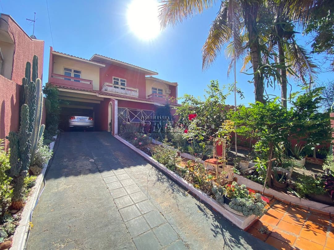 Sobrado a venda no jardim Pacaembu, zona norte de londrina - Foto 0