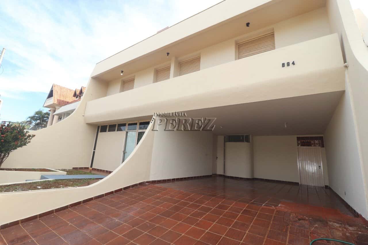 Sobrado à venda e locação na região oeste em Londrina, Bairro Quebec. — foto principal