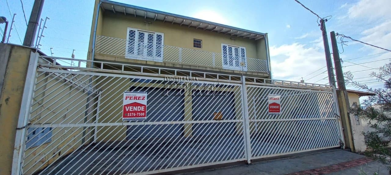 Sobrado à venda na Av. Jorge Casoni na região central de Londrina