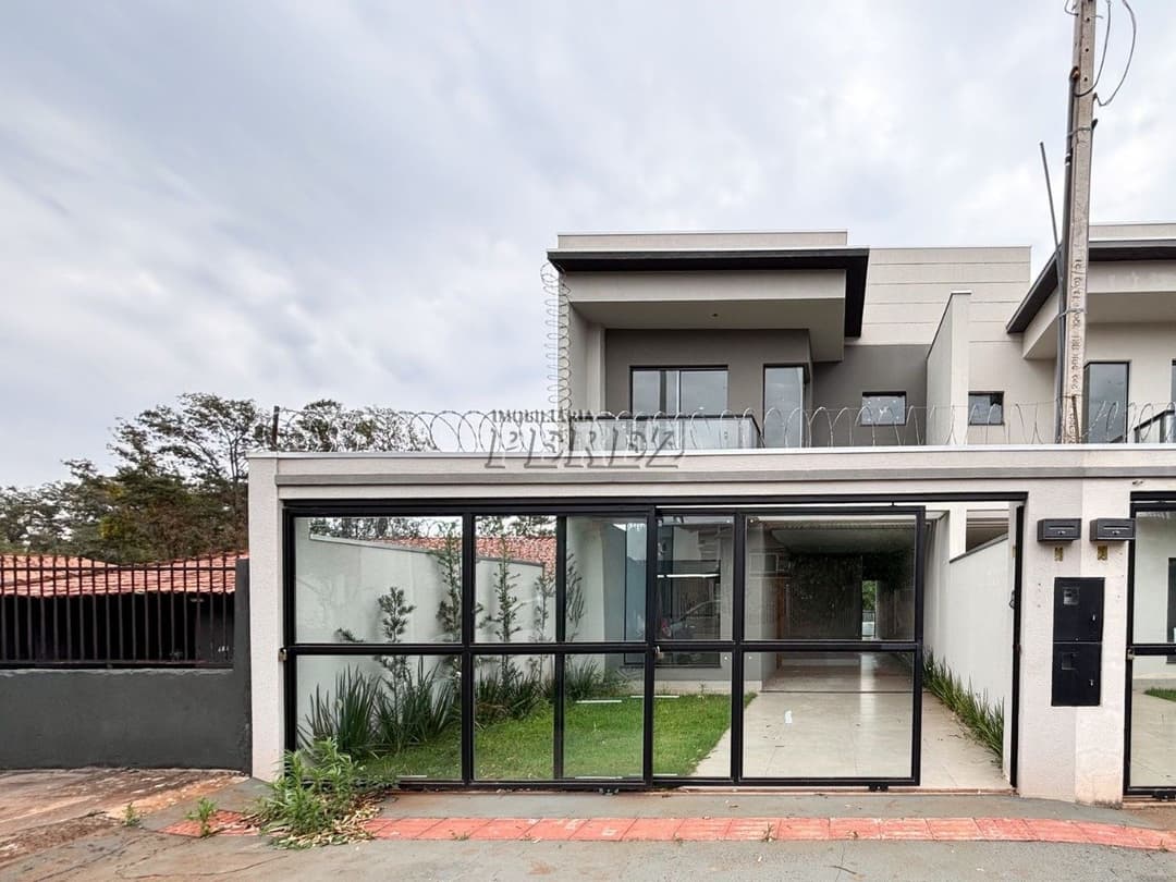 Sobrado geminado a venda na rua Alceu Segantini, Jardim Guararapes - Foto 1