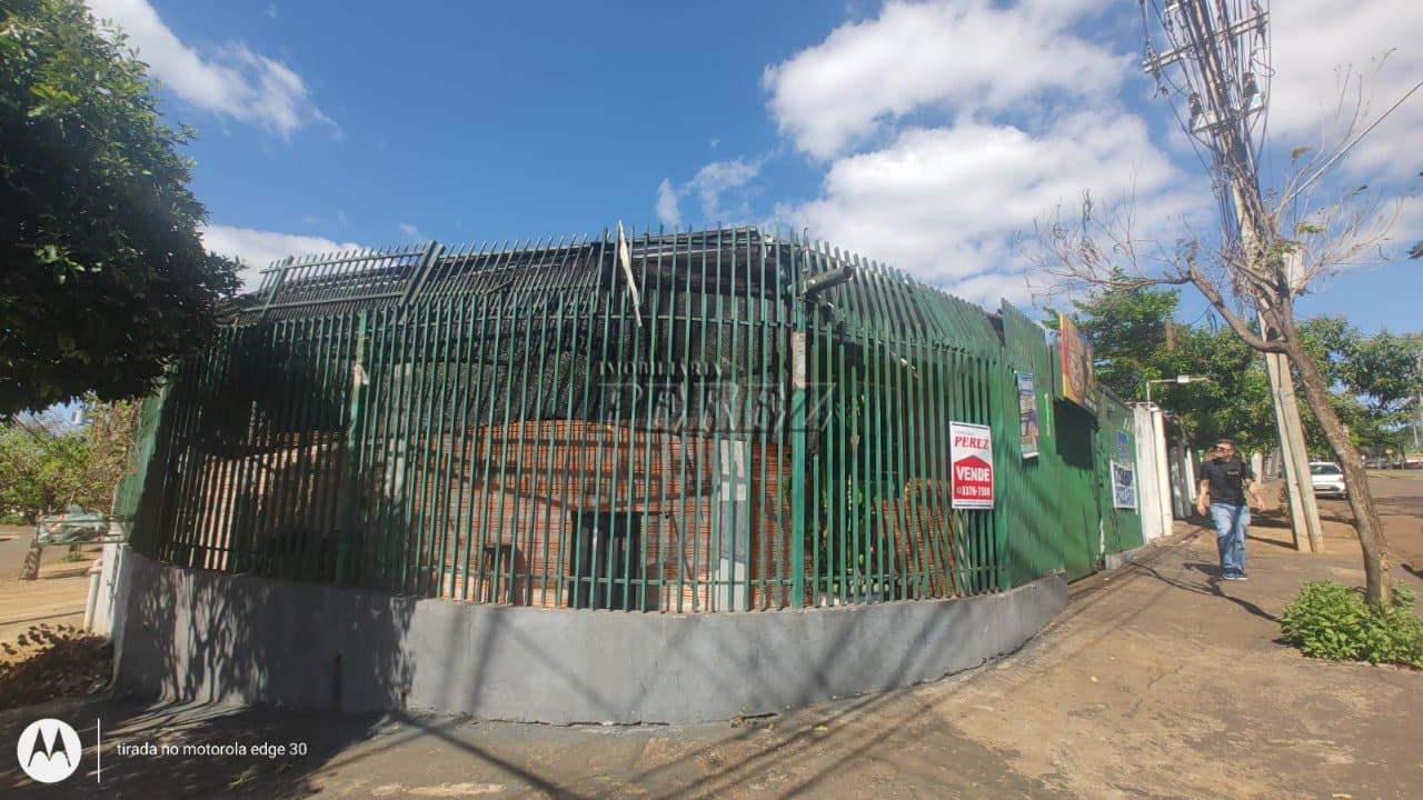 Casa à venda no Parque das Indústrias na região sul de Londrina