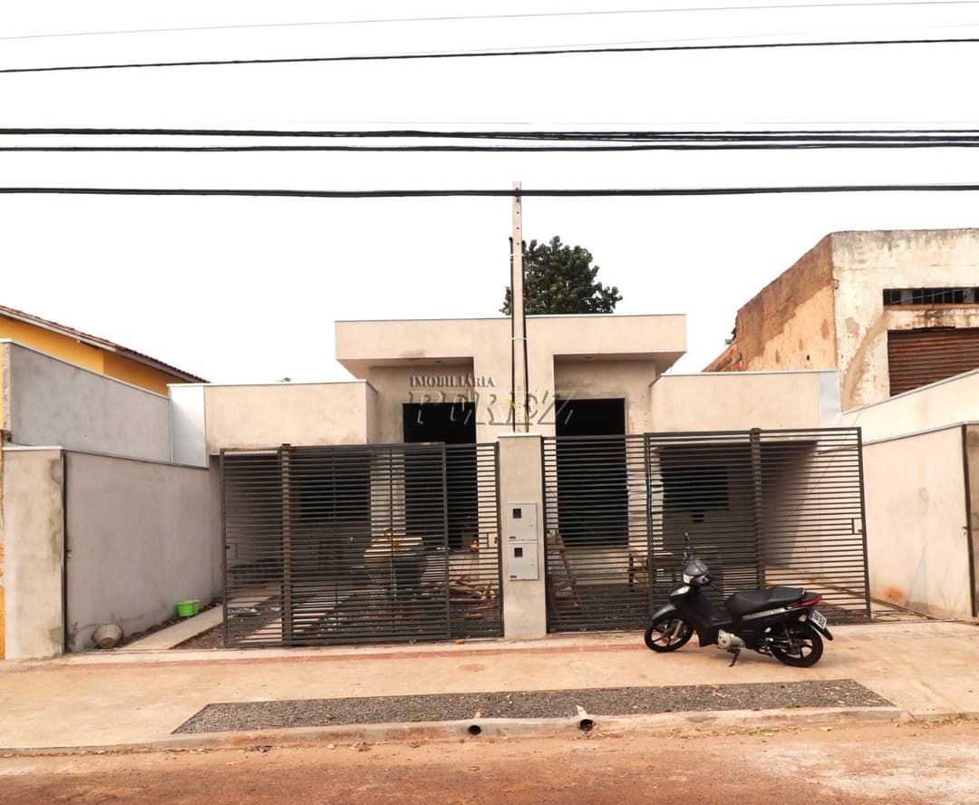 Casa a venda na rua das Castanheiras, jardim Leonor - Foto 0