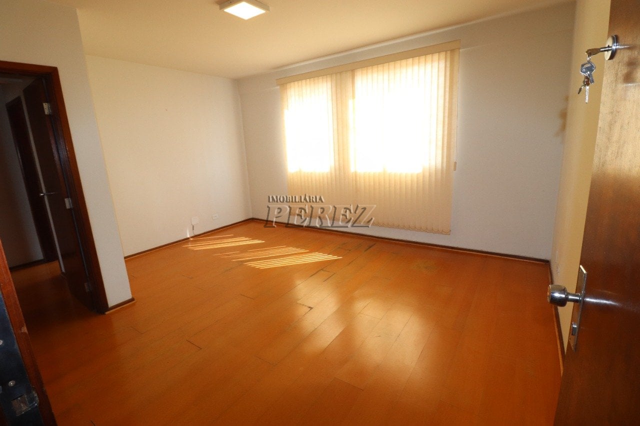 Apartamento à venda no Edifício Rio Negro, região central de Londrina