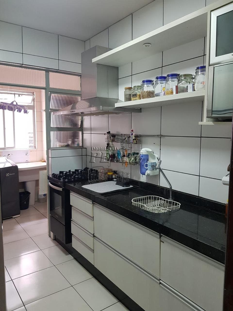 Apartamento a venda no Edifício Castel Gandolfo na rua Eduardo Benjamin Hosken, Região Central de Londrina - Foto 6