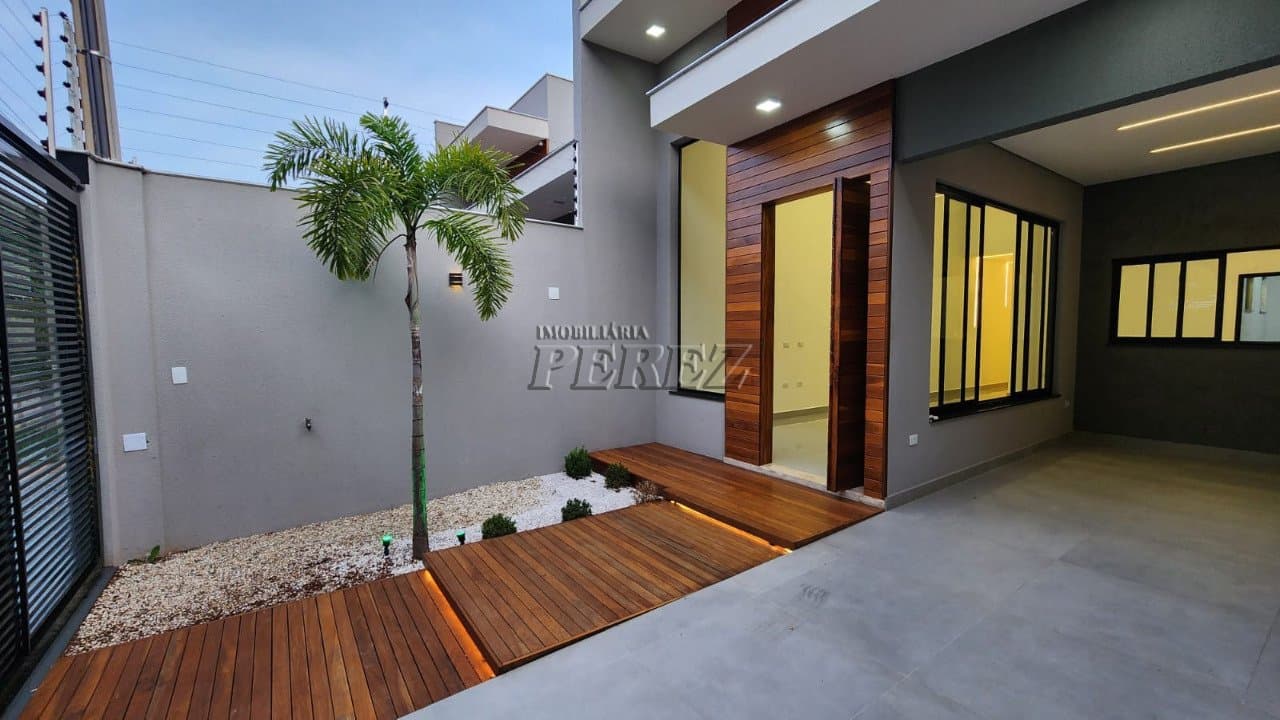 Casa à venda na Av. Paris, região sul de Londrina - Jardim Piza