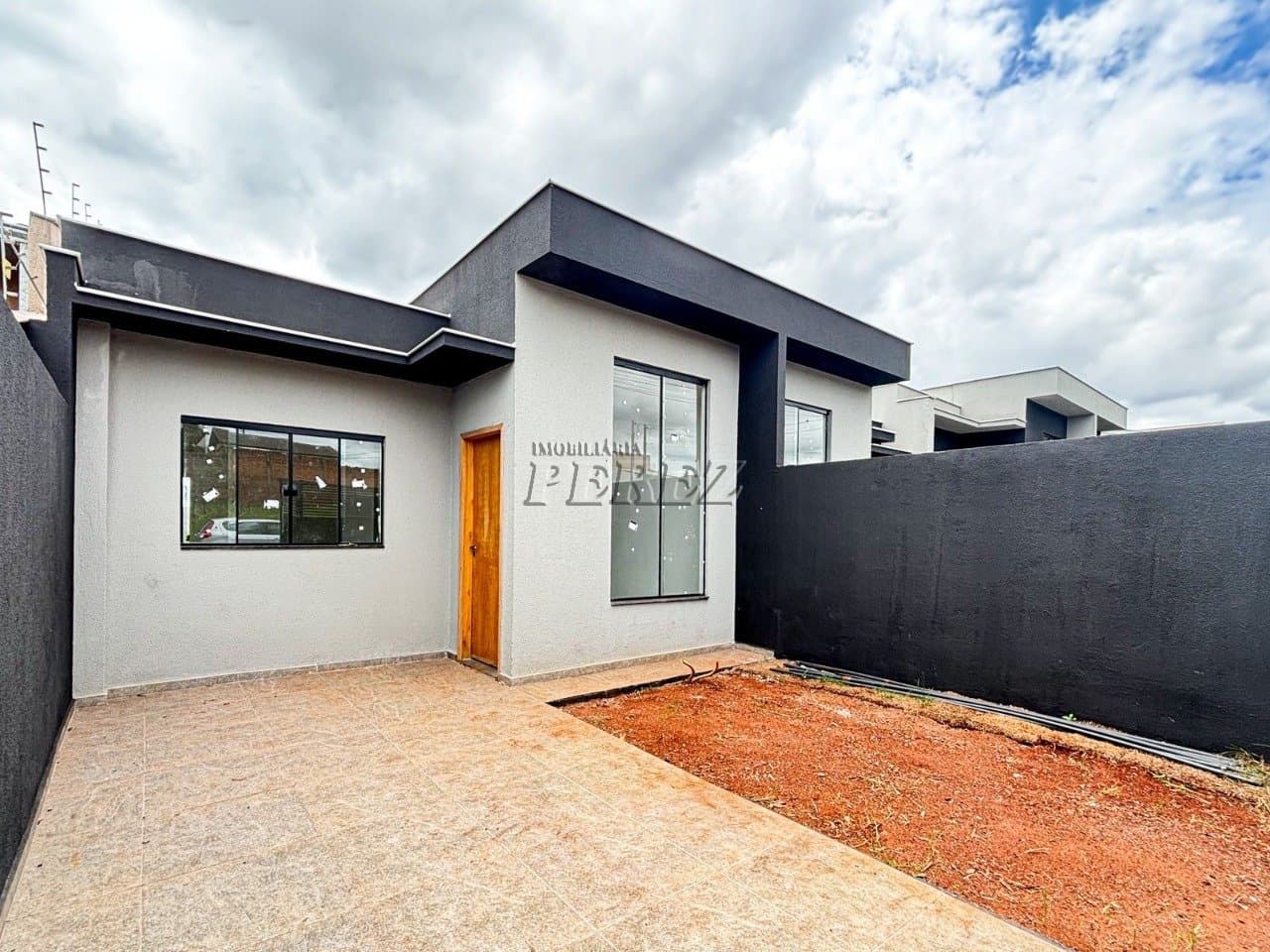 Casa à venda na Rua Júlio Loni, Jardim Moema - Região norte de Londrina