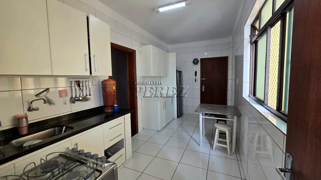 Apartamento à Venda no Edifício Santa Helena na avenida Paraná calçadão de Londrina - Foto 8