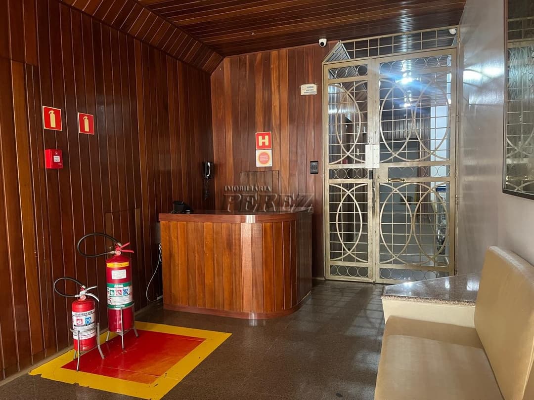 Apartamento à Venda no Edifício Santa Helena na avenida Paraná calçadão de Londrina - Foto 2