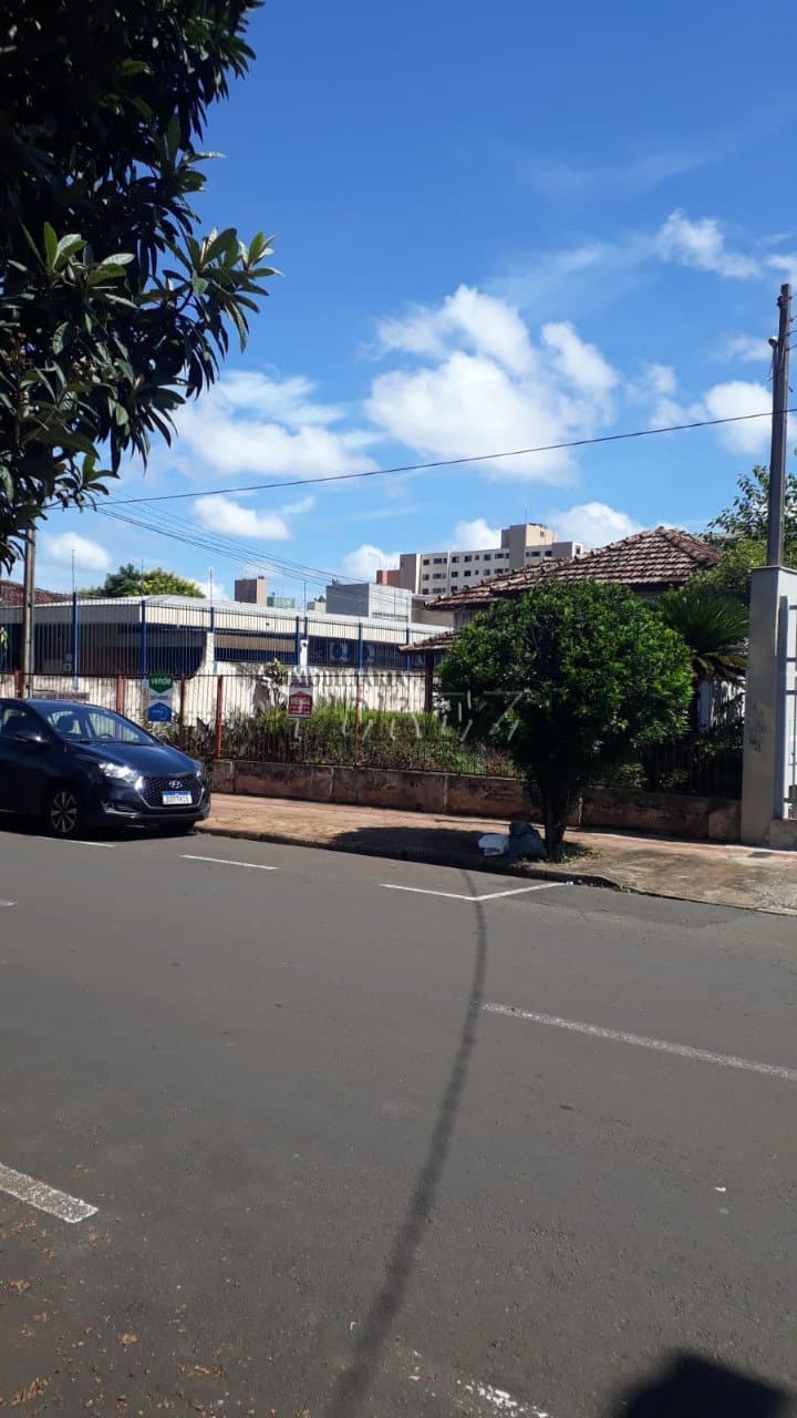 Casa para venda na região central, rua Raposo Tavares em Londrina - Foto 0
